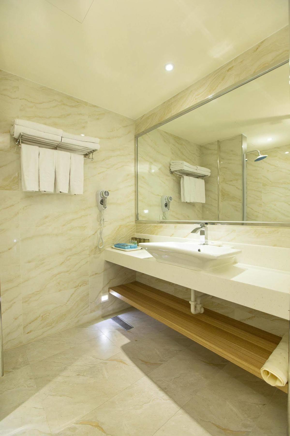 Kaishen Starlight Hotel T'ai-tung Dış mekan fotoğraf